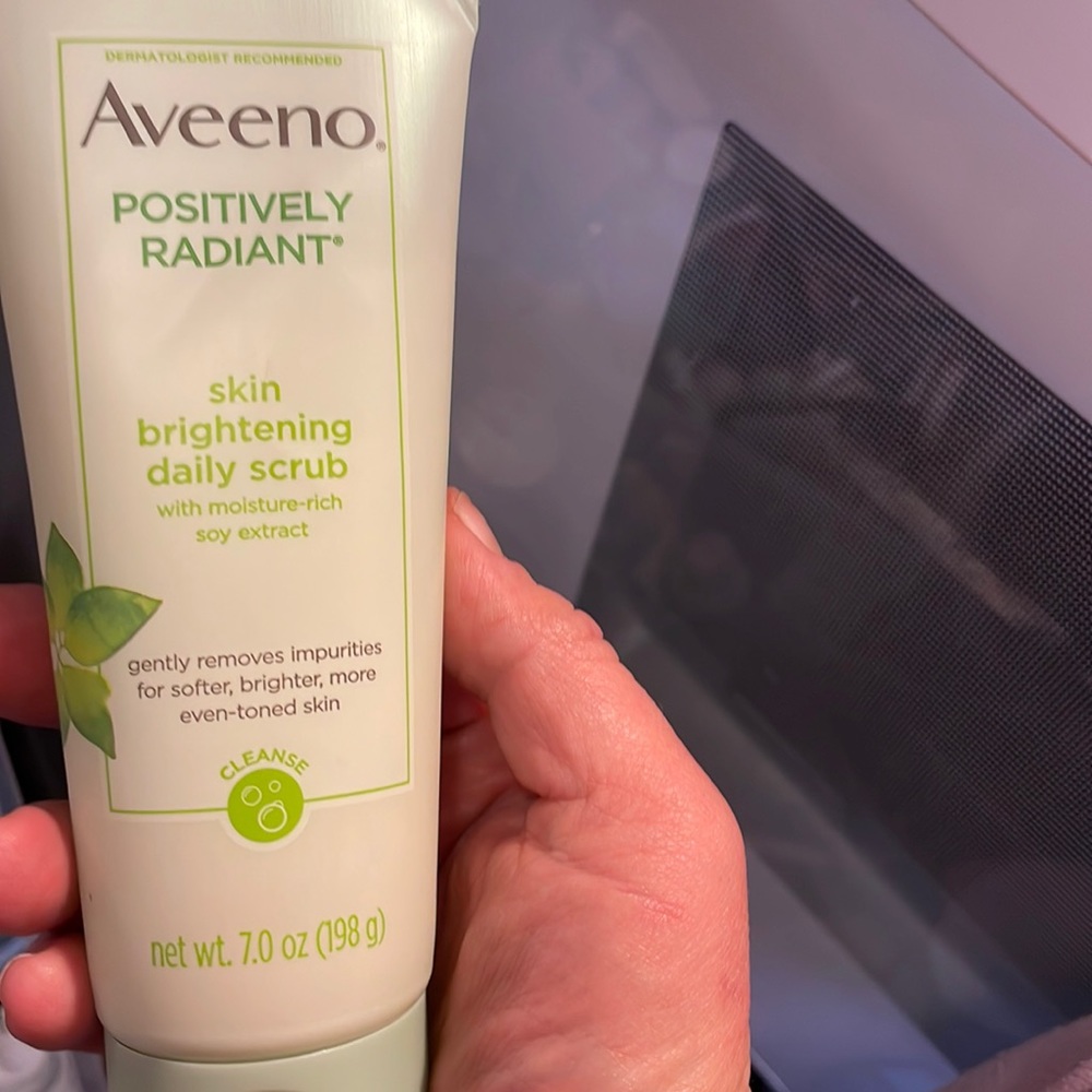 Aveeno skin brightening daily scrub